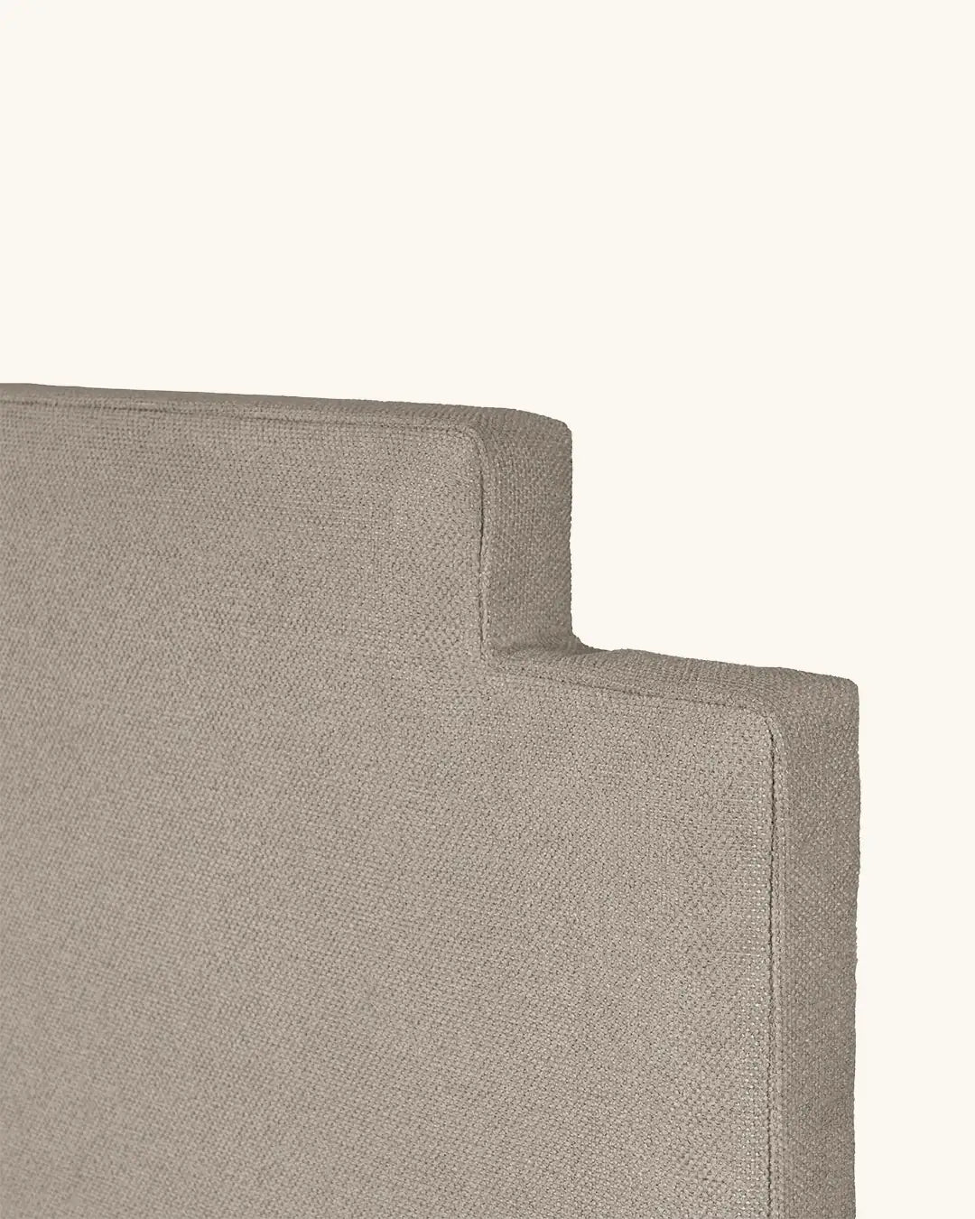 Luann // 135-140 taupe