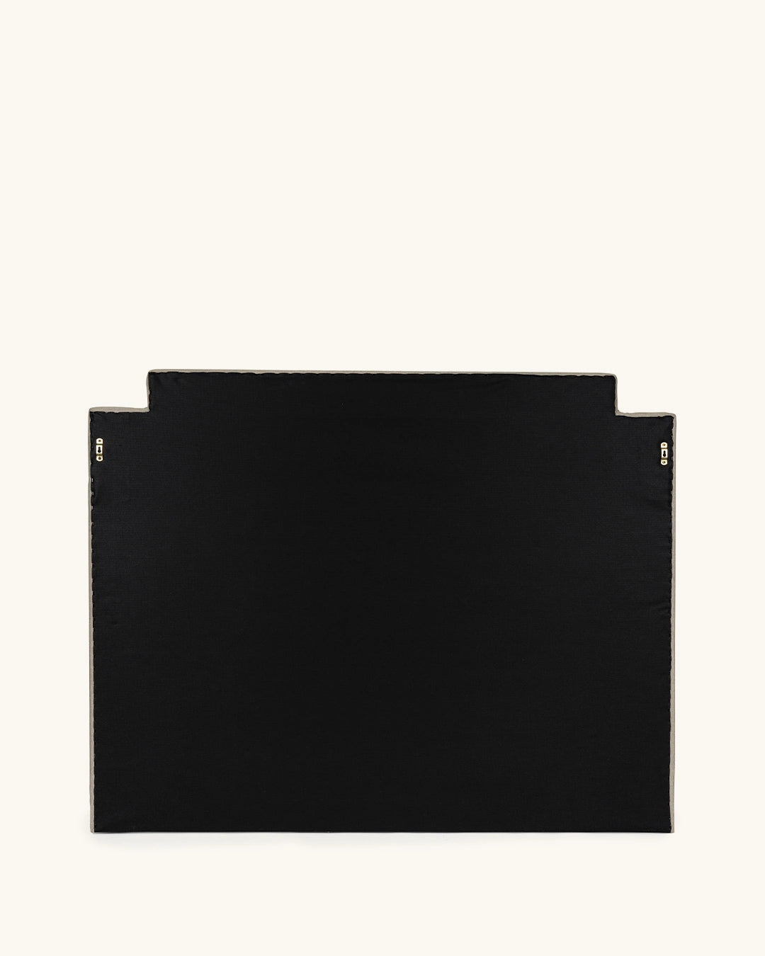 Luann // 135-140 taupe