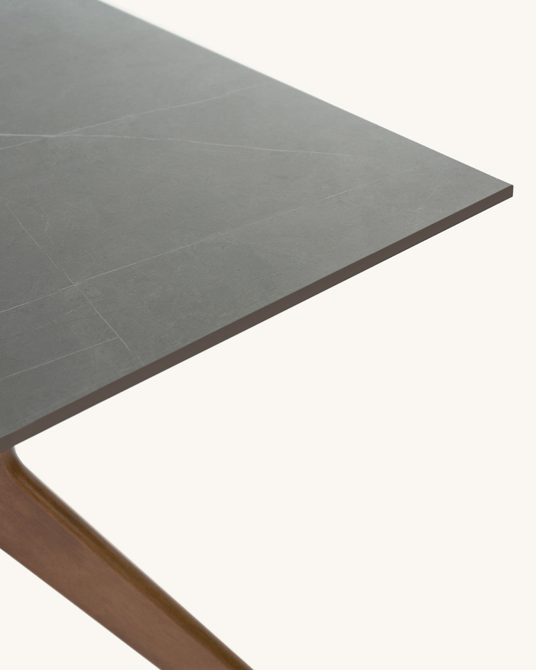 Kikale // Atenea-Nogal 140