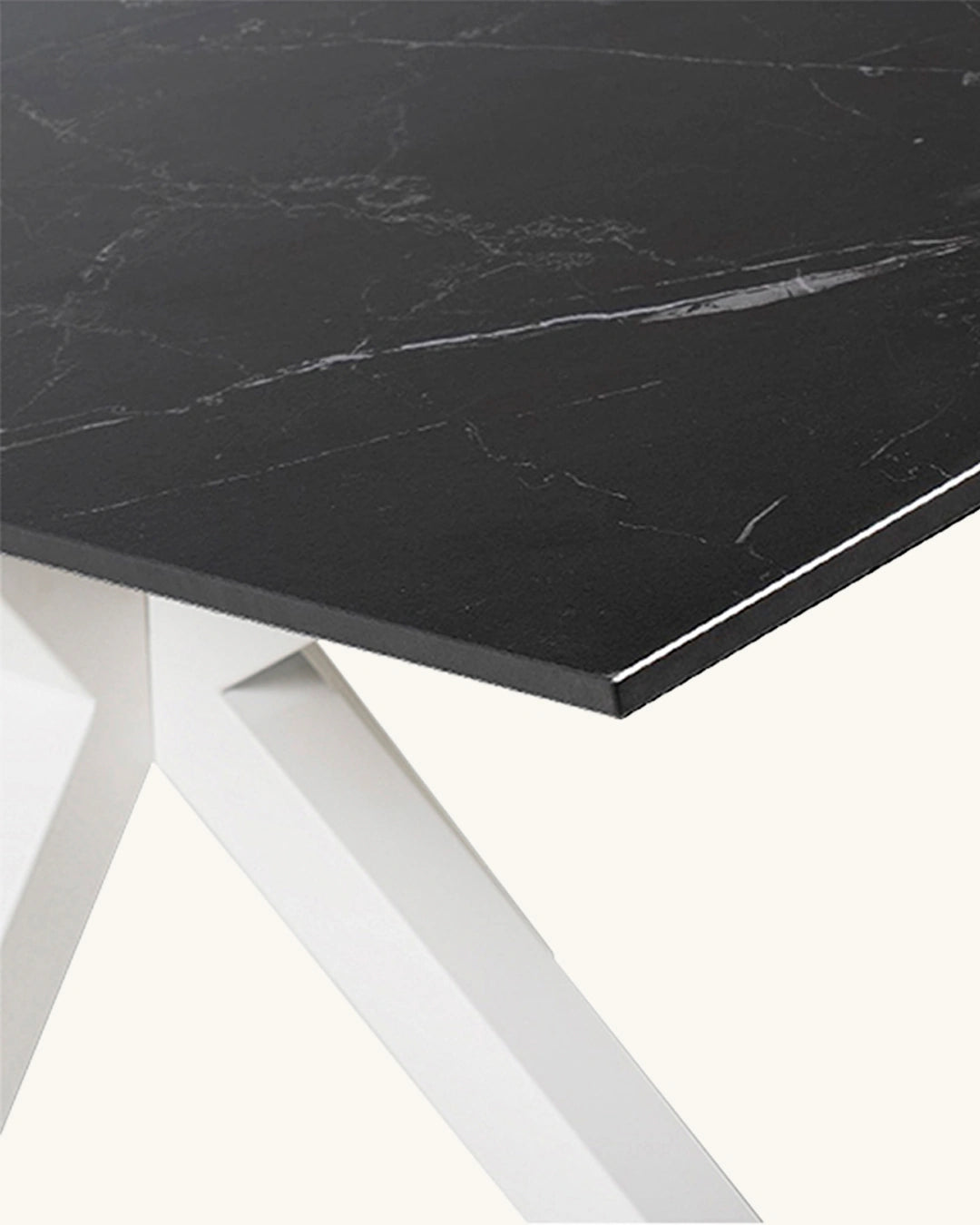 Tabita // Negro-blanco 160