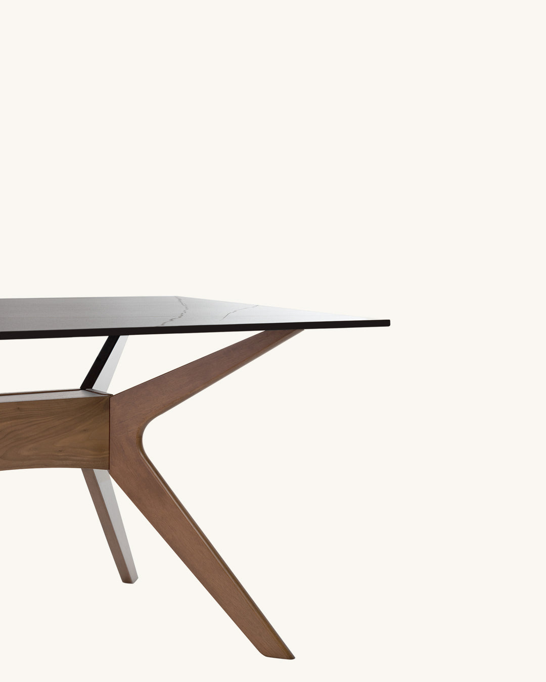 Gampola // Nogueira Preta 160