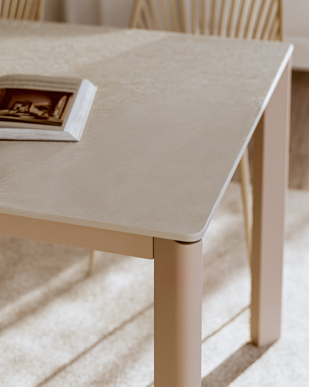 Beatrix // Travertino bege 140cm