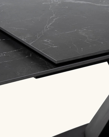Nebak // Negro 180
