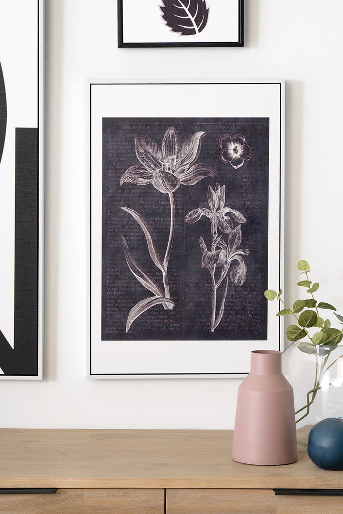 Cuadro flores Black plants marco blanco - Vista frontal fotografía de ambiente