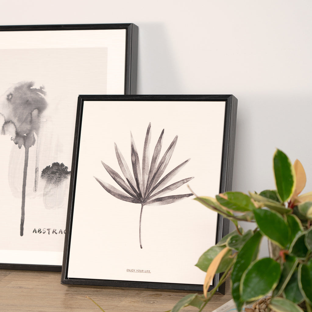 Cuadro planta Grey palm marco negro - Detalle fotografía de ambiente