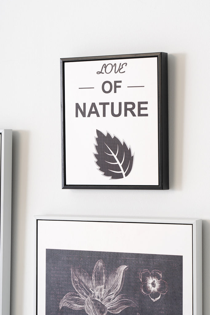 Cuadro frases Love nature marco negro - Perspectiva frontal fotografía de ambiente
