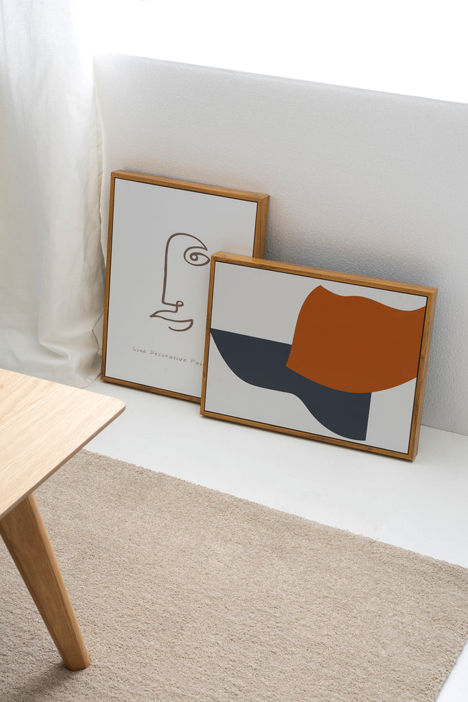 Cuadro minimalista Picass face marco roble - Fotografía de ambiente